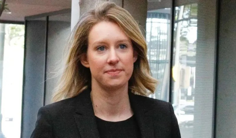 Elizabeth Holmes rompe su silencio desde prisión antes del documental de A24