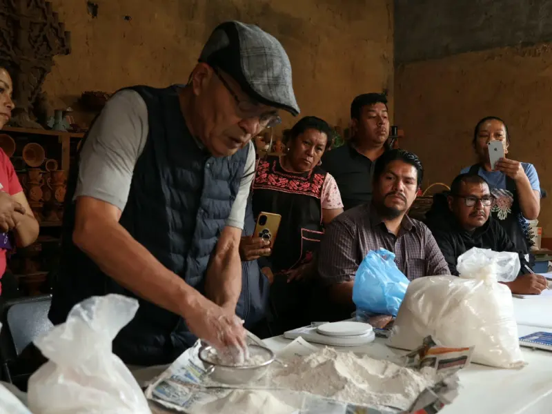 Ponen en marcha proyecto de reforzamiento de hornos de leña en Quiroga