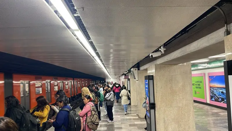 Metro CDMX 18 de septiembre: Líneas 3 y 7 registran alta afluencia y largas esperas