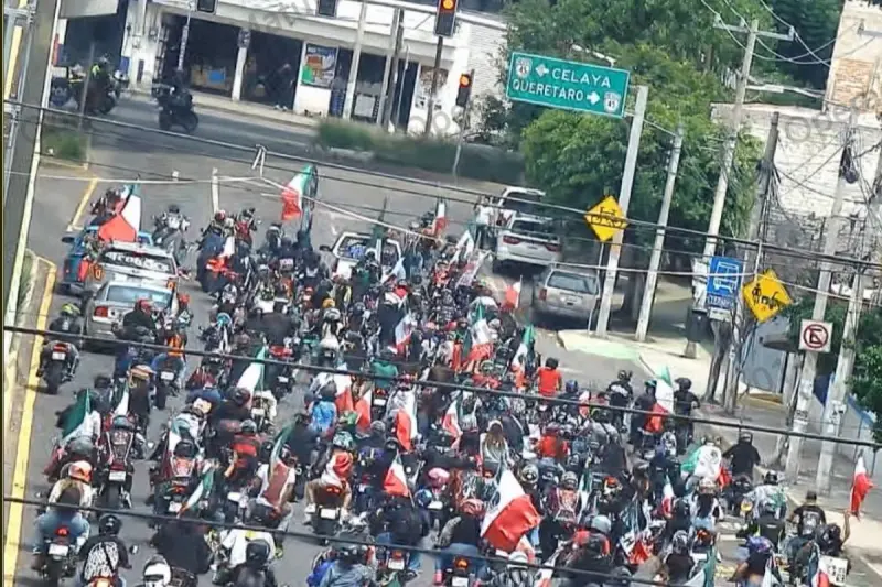 Rodada motociclista bloquea circulación en autopista México-Querétaro