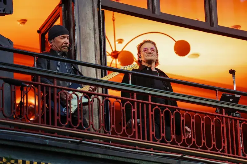 Celebra U2 medio siglo con concierto íntimo, nuevo disco y gira en 2027