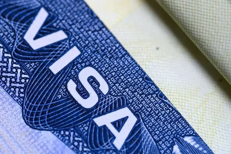 Frena juez de EU límites de visa a estudiantes y periodistas