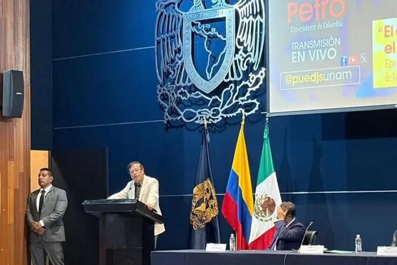Advierte Petro riesgo de intervención de EU en México