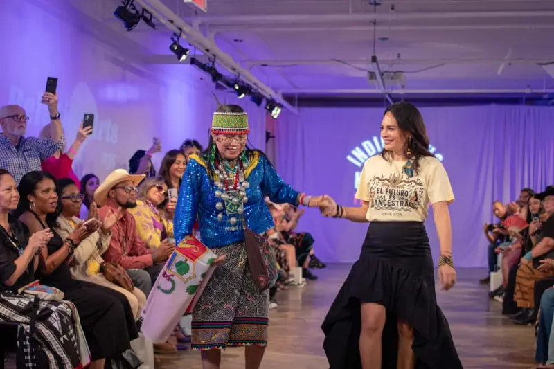 Lleva Alessandra Durand el arte kené de la Amazonía a New York Fashion Week