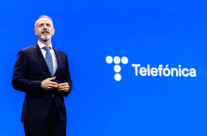Telefónica ofrece al Gobierno liderar el despliegue de la IA en España
