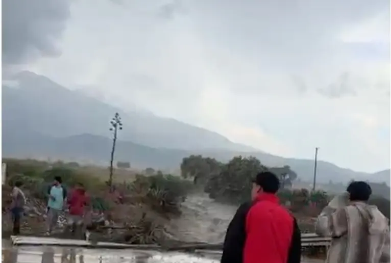 Temem barrancada por escurrimiento y deslaves en Nogales