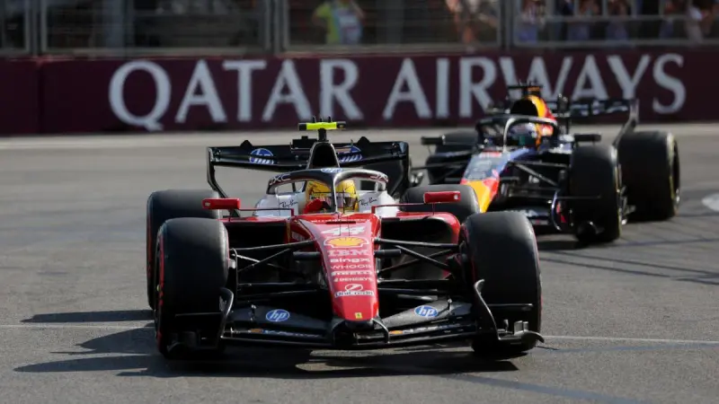 Alarma en Ferrari tras Bakú: Hamilton y Leclerc admiten que perdieron ante sus rivales