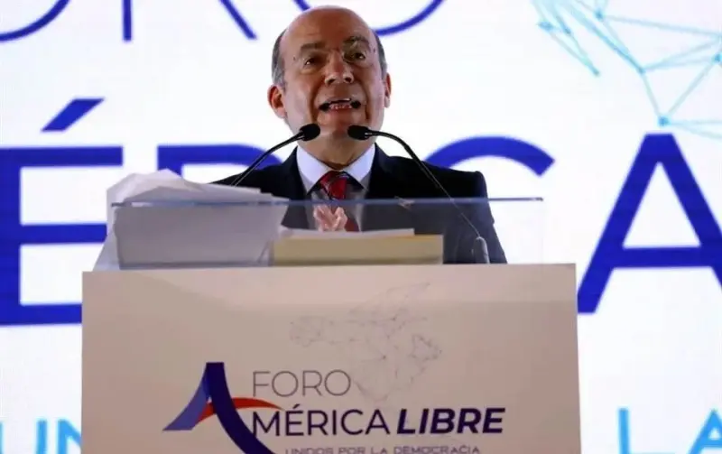Acusa Calderón a 4T de dinamitar la democracia