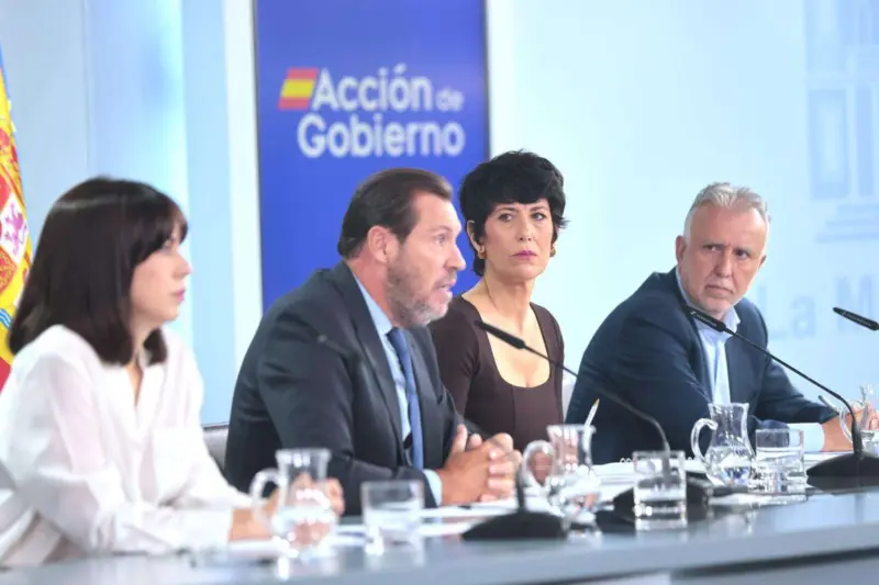 El Gobierno fija en dos meses el traslado de menores de Ceuta ante el bloqueo del PP
