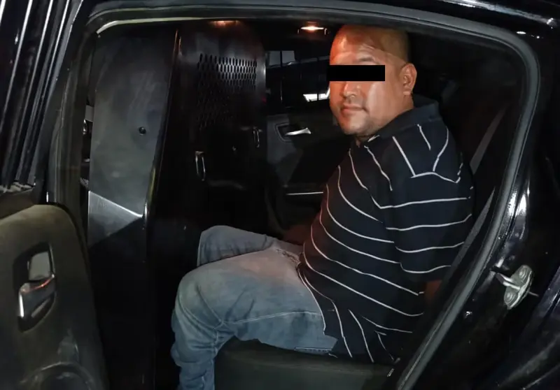 Detienen a hombre por causar daños a vehículo tras reclamo por hacer necesidades fisiológicas en la calle
