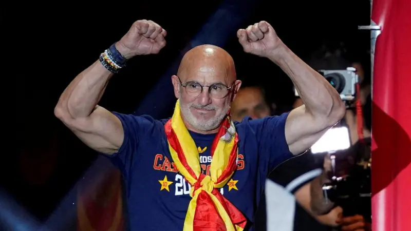 Luis de la Fuente renueva con España hasta 2032: Los torneos que dirigirá