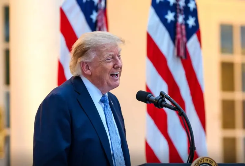 Advierte Trump acciones inminentes mientras evalúa presión contra Irán