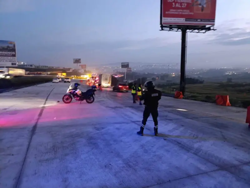 Prevén caos vial en la Carretera 57 por reducción a UN CARRIL durante tres tardes y noches