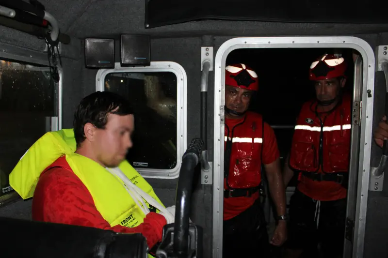 Rescata Marina a tripulante ruso herido en Acapulco tras paso de Rachel