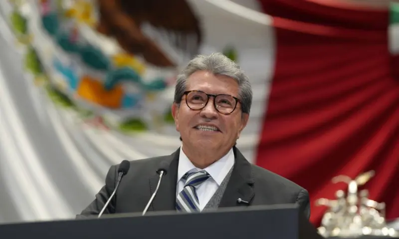 Reforma de nacionalidad única no tiene dedicatoria: Monreal