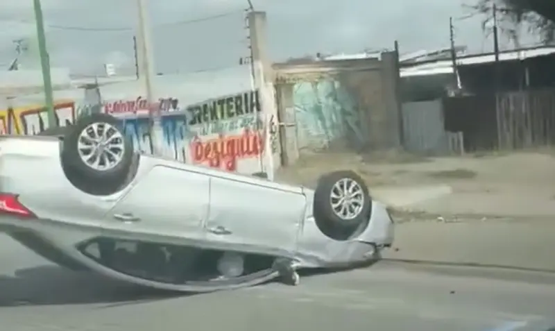 Deja choque y volcadura 3 personas hospitalizadas en carretera a Rioverde