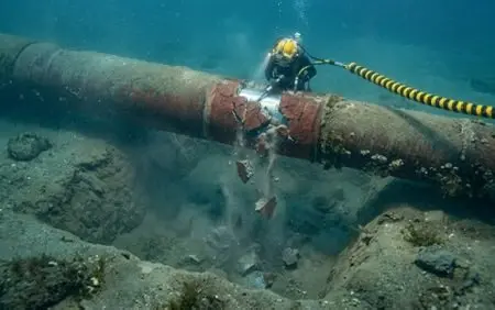 Trabaja Pemex en reparar rotura de ducto submarino y contener derrame
