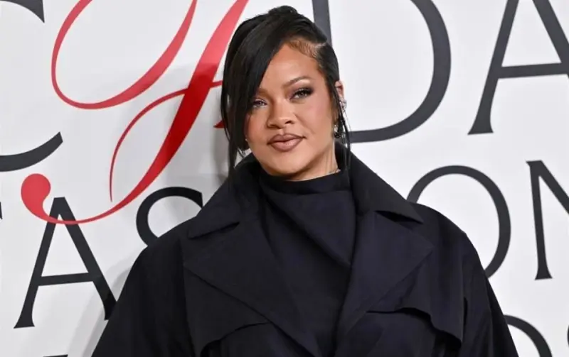 Declaran apta para juicio a mujer que atacó casa de Rihanna