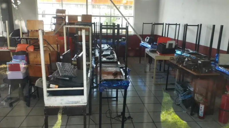 Sujetos saquean secundaria en Tlaxcala y dejan a alumnos sin equipo de cómputo
