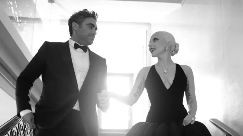 Tras ser captada con su bebé, revelan los detalles del nacimiento de la hija de Lady Gaga