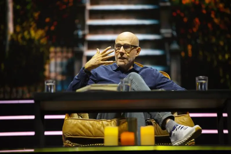 Descarta Scott Galloway que la IA vaya a dejar a gente sin empleo
