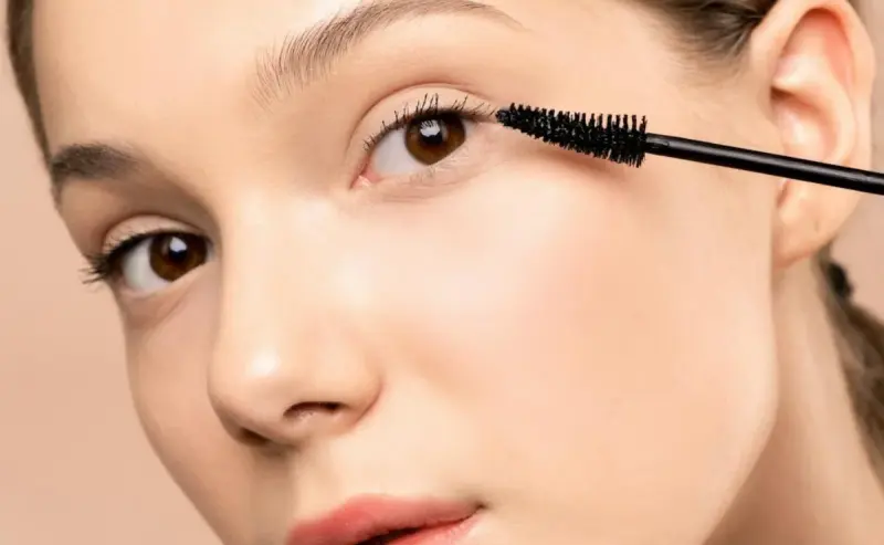 Nars tiene la máscara de pestañas que alarga, eleva y da volumen (no te imaginas el precio)