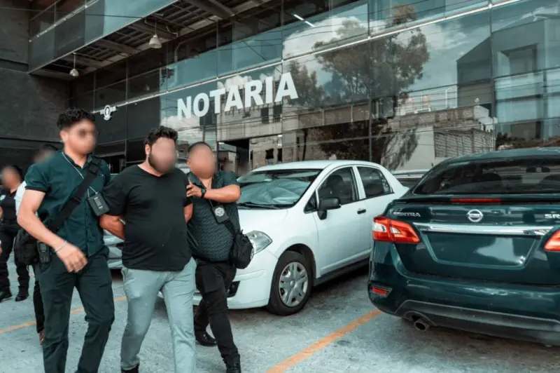 Intentaron vender una casa con documentos falsos y ofrecieron sobornos para evitar su detención