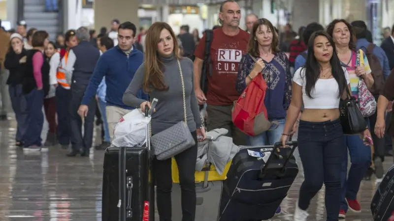 AICM alerta por posible afectación por protesta de taxistas; T1 sería la más afectada