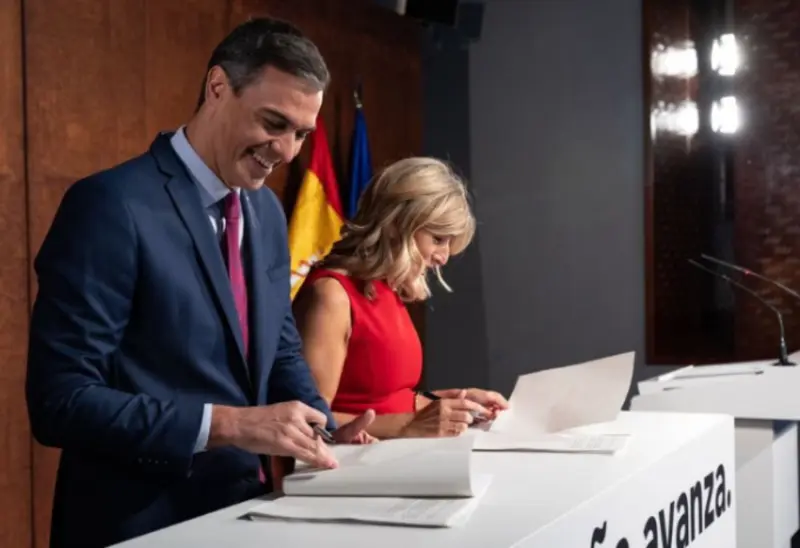 Sumar en el alambre: pacta con el PSOE mientras intenta hacer suyas las quejas de los acampados