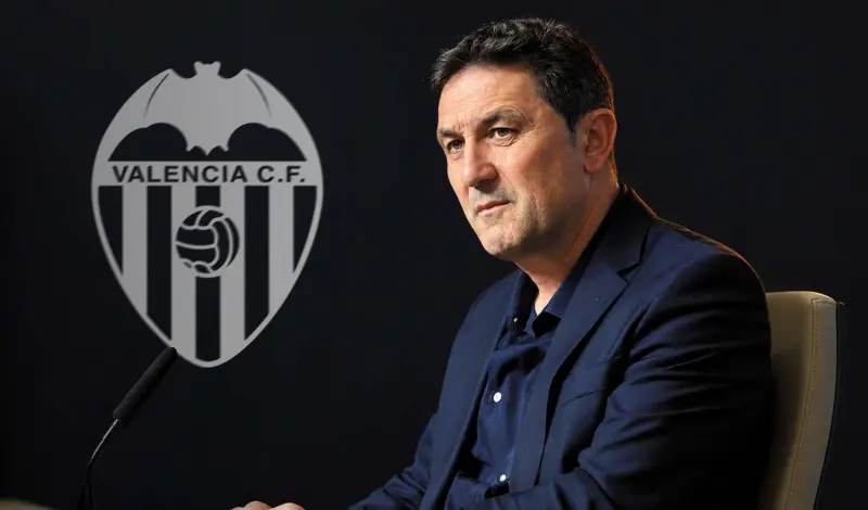 Braulio Vázquez cambia la estabilidad de Osasuna por el caos del Valencia