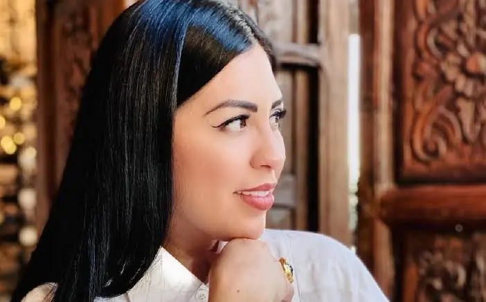 Mamá de Nodal se lanza como cantante con "Regalo de luna"