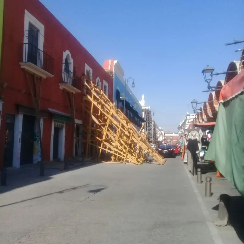 Flores, miedo y silencio: la memoria del 19S en la Lázaro Cárdenas BUAP