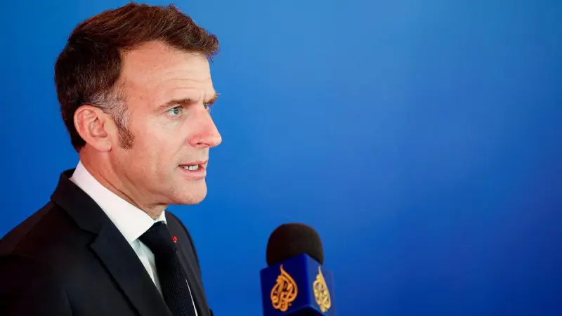 Macron ordena plan para proteger infraestructuras críticas francesas de "ataques híbridos rusos"