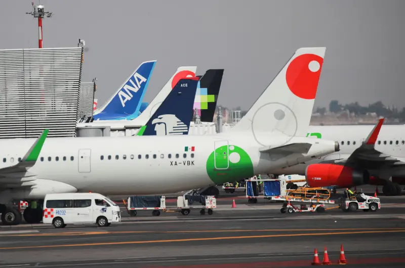 Gobierno federal propone subir 10% la cuota que pagan las aerolíneas por usar el espacio aéreo mexicano, un ajuste que podría aumentar el costo de los boletos de avión, pero especialistas del sector alertan que no habrá mejoras en el servicio de navegació