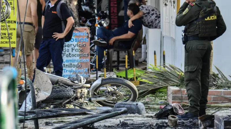 Coche bomba contra estación de policía de Colombia deja un muerto y 11 heridos