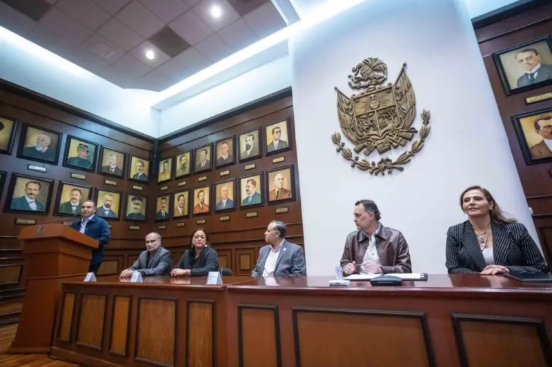 Instituciones sólidas y participación ciudadana, claves para el crecimiento de Querétaro: Kuri
