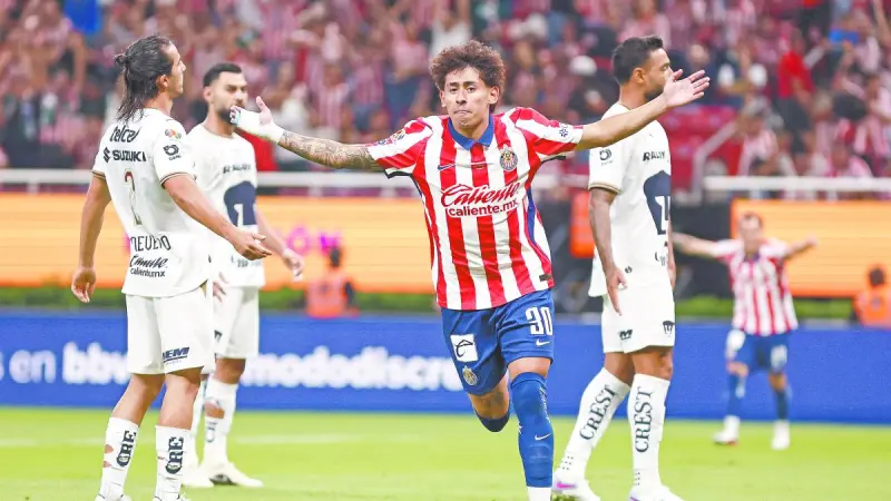 Chivas se apalanca a la cima gracias a Pumas