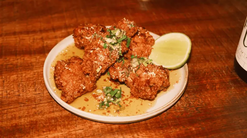 Siseng París: La cantina asiática del Canal Saint-Martin que redefine las bao burgers