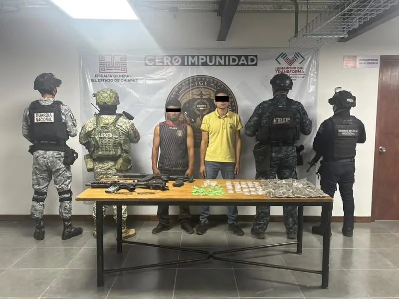 Caen dos con armas de fuego y droga en Chiapas