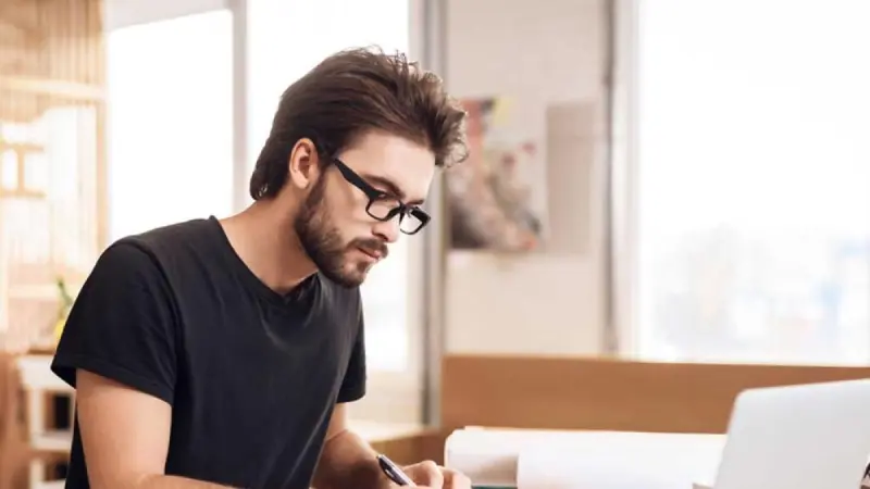 ¿Cuánto necesitas ahorrar si eres freelancer? La regla del "piso indispensable" lo resuelve