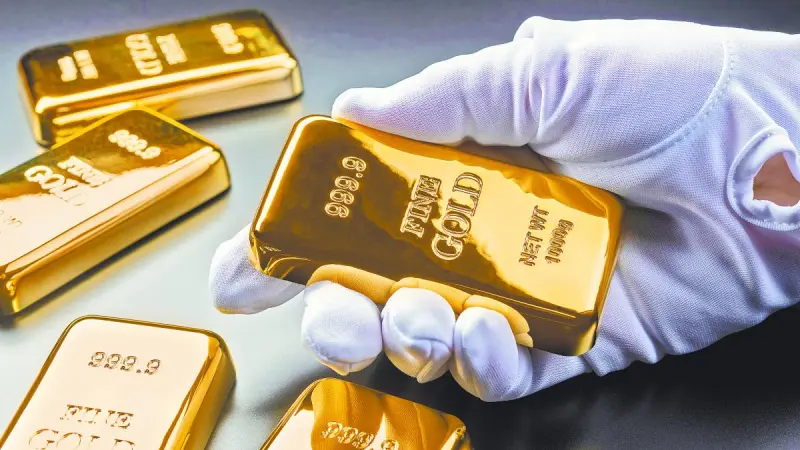 Precio del oro sube 1% ante caída del petróleo y rendimiento de bonos en EU