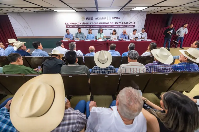 Se reúne Columba López con Graciela Domínguez y agricultores