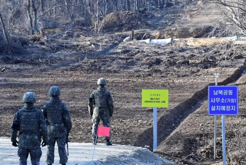 Una explosión hiere a tres oficiales militares surcoreanos dentro de la zona desmilitarizada fronteriza con Corea del Norte