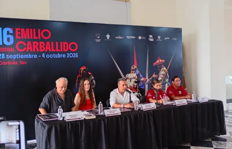 Silvia Pasquel y Alberto Estrella, en el Festival Emilio Carballido
