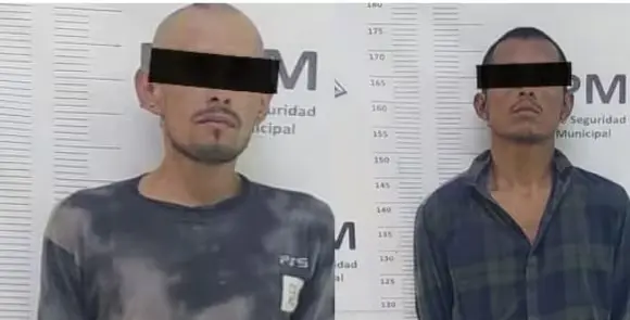 Detienen a dos hombres con cuchillos; los relacionan con intento de robo de motocicletas en Plaza La Gran Vía