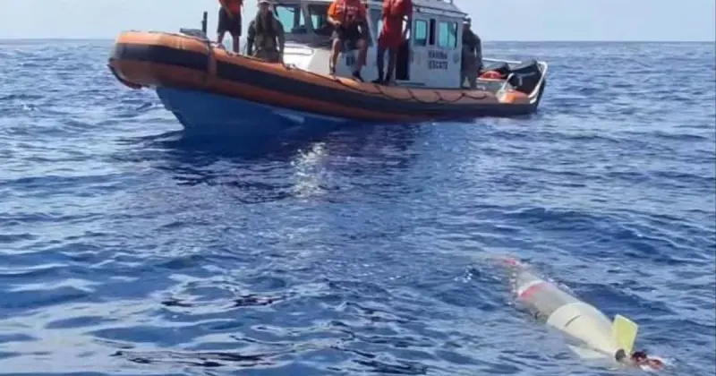Localizan pescadores presunto torpedo frente a Ensenada; Marina lo asegura