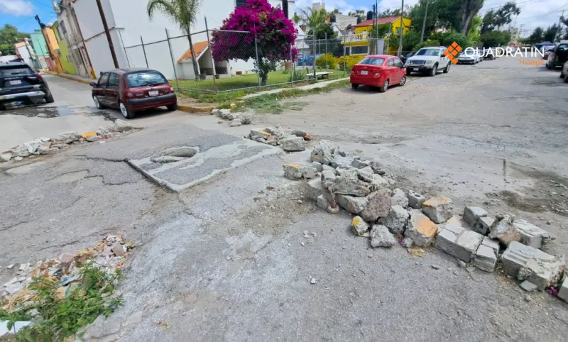 Pasan 5 años y sigue sin reparación socavón en colonia de Tula