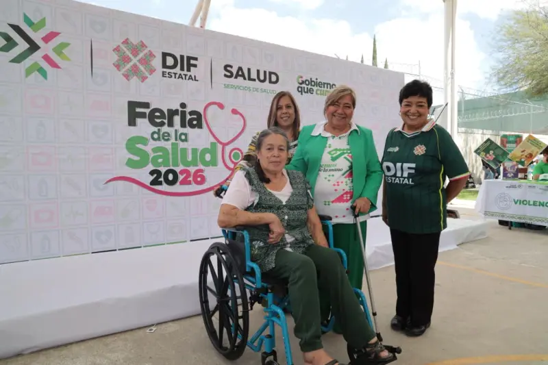 Lleva DIF lentes, sillas y medicamentos a familias de Satélite