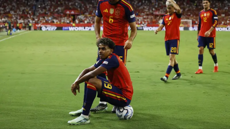 Lamine Yamal quiere el Balón de Oro; doblete con España y récord esta temporada