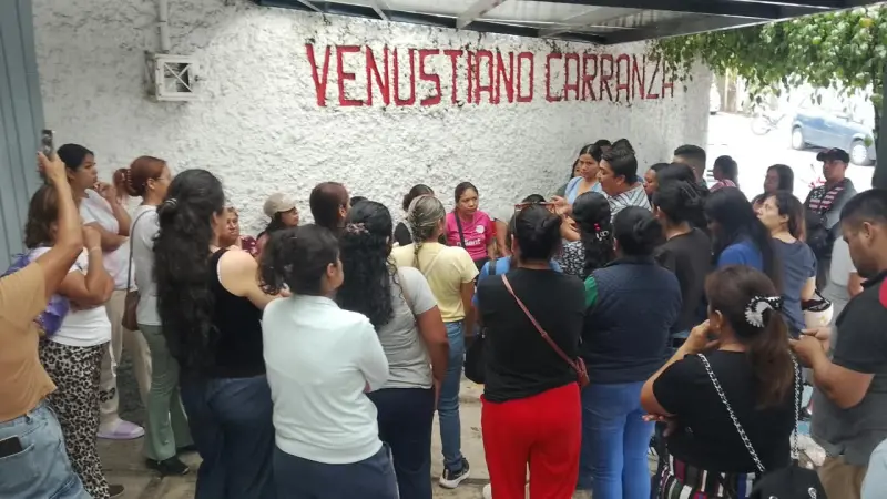 Por presunto abuso sexual, protestan padres de escuela de Córdoba